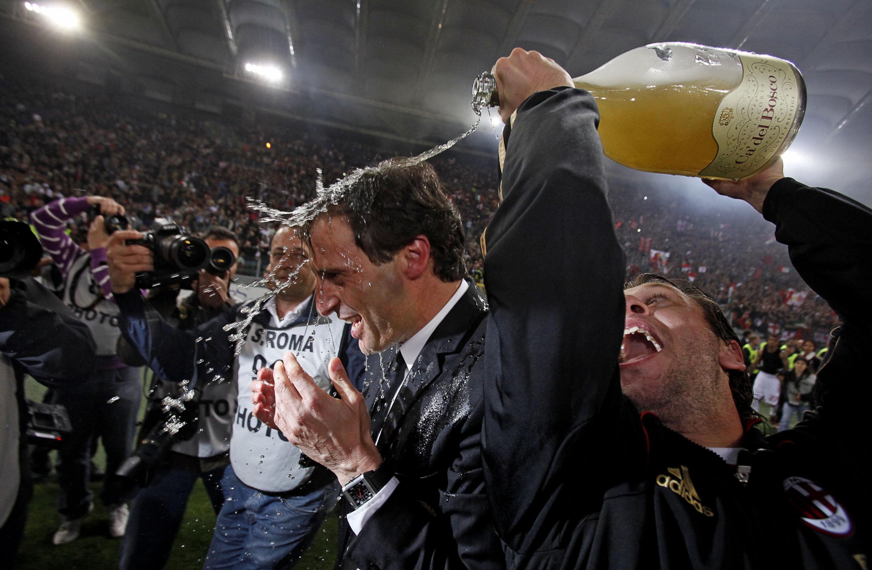 Italian head coach of Ac Milan, Massimiliano Allegri (C), and Italian forward Antonio Cassano (R) celebrate after winning the Italian Serie A Championships at the end of the soccer match against As Roma at Olimpico stadium in Rome, Italy on 07 May 2011. ANSA/ALESSANDRO DI MEO