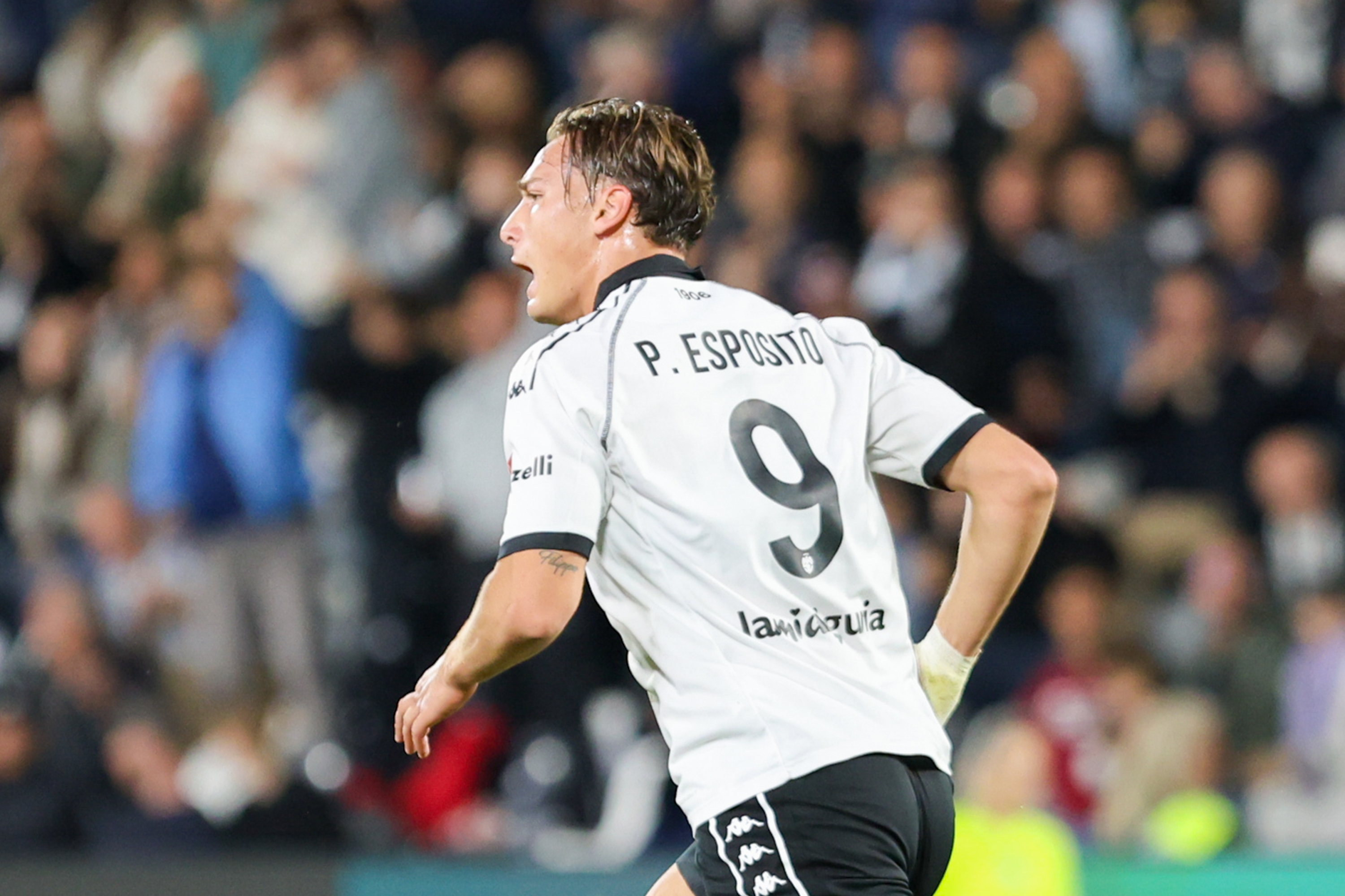 Spezia?s Francesco Pio Esposito celebrates after scoring a goal for his team during the Serie B soccer match between Spezia and Cremonese at the Alberto Picco Stadium in La Spezia, Italy - Friday, May 09, 2025. Sport - Soccer . (Photo by Tano Pecoraro/Lapresse)