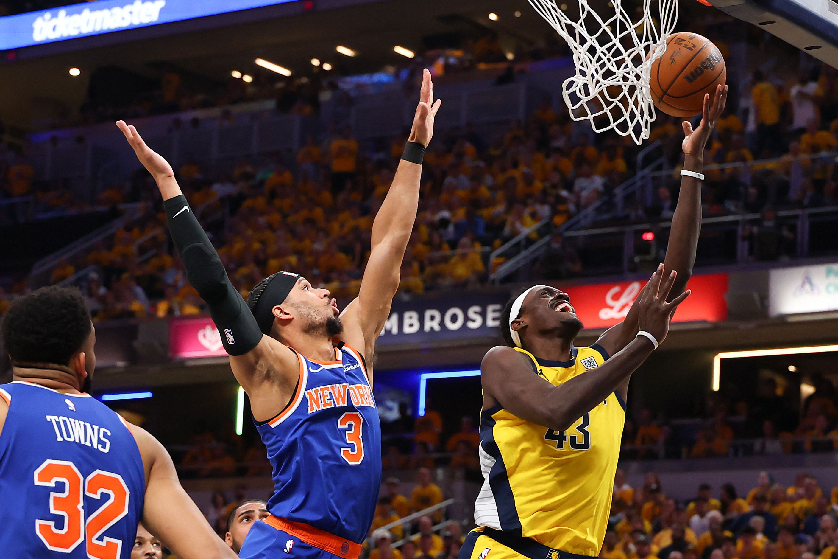 Pascal Siakam #43 of the Indiana Pacers drives to the basket against Josh Hart #3 of the New York Knicks during the first quarter in Game Six of the Eastern Conference Finals of the 2025 NBA Playoffs at Gainbridge Fieldhouse on May 31, 2025 in Indianapolis, Indiana. NOTE TO USER: User expressly acknowledges and agrees that, by downloading and or using this photograph, User is consenting to the terms and conditions of the Getty Images License Agreement. Gregory Shamus/Getty Images/AFP (Photo by Gregory Shamus / GETTY IMAGES NORTH AMERICA / Getty Images via AFP)