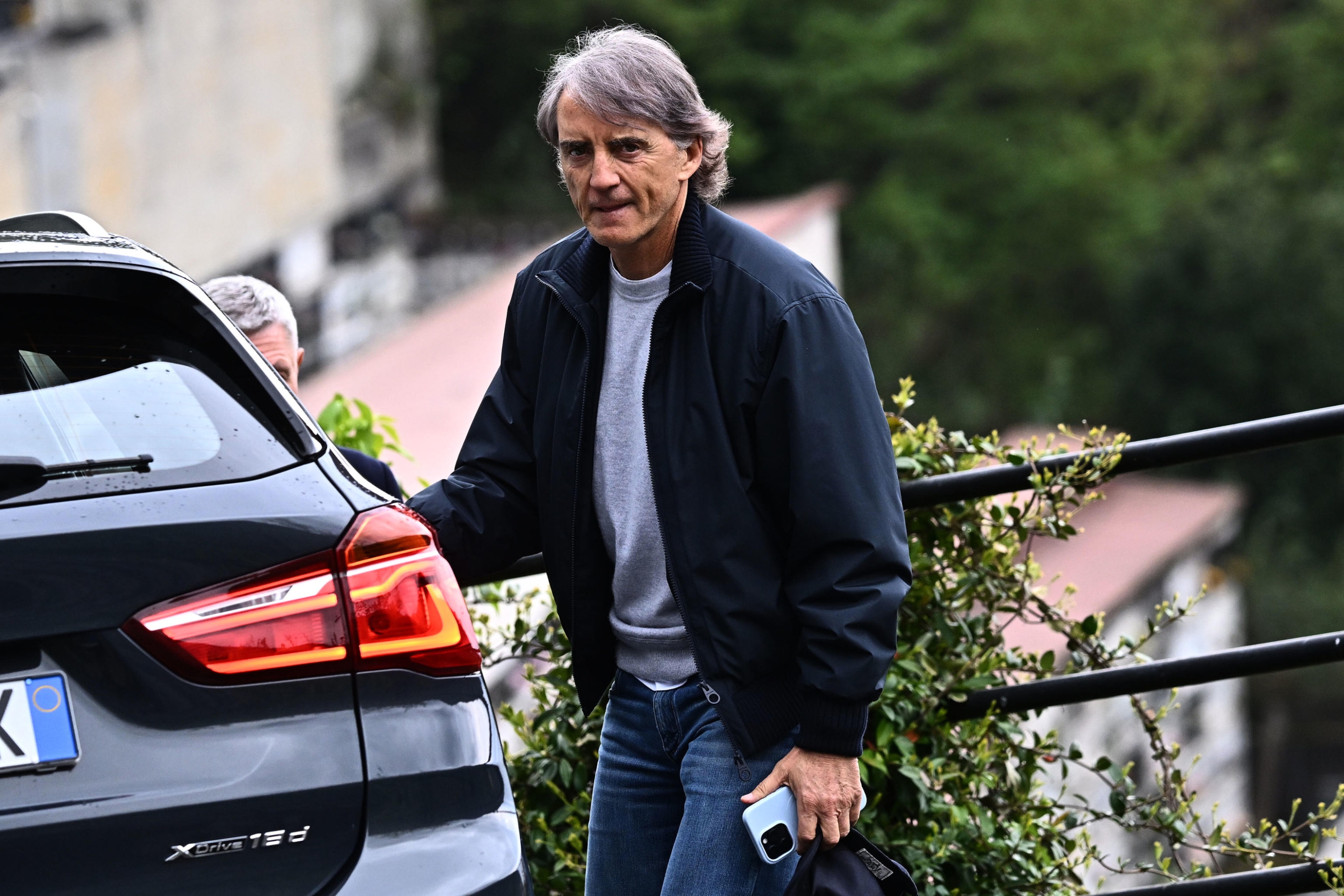 L'ex ct della nazionale italiana Roberto Mancini ha reso omaggio al presidente Paolo Mantovani presso il cimitero di Bogliasco, prima di assistere all'allenamento dei giocatori sotto le direttive di Alberico Evani e Attilio Lombardo. Genova, 09 aprile 2025.
ANSA/LUCA ZENNARO