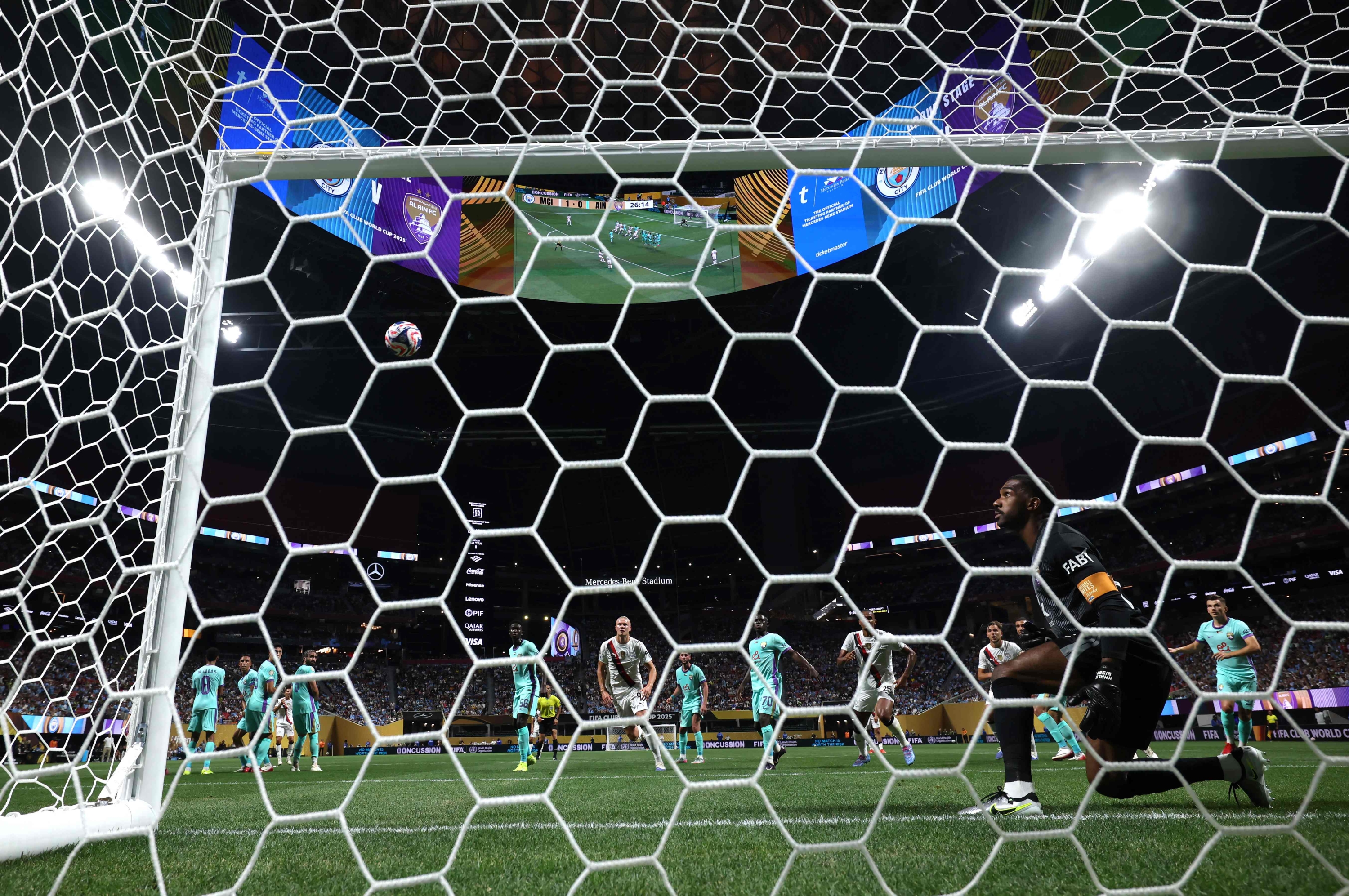 ATLANTA, GEORGIA - JUNE 22: Claudio Echeverri #30 of Manchester City scores his team's second goal during the FIFA Club World Cup 2025 group G match between Manchester City FC and Al Ain FC at Mercedes-Benz Stadium on June 22, 2025 in Atlanta, Georgia. Alex Grimm/Getty Images/AFP (Photo by ALEX GRIMM / GETTY IMAGES NORTH AMERICA / Getty Images via AFP)