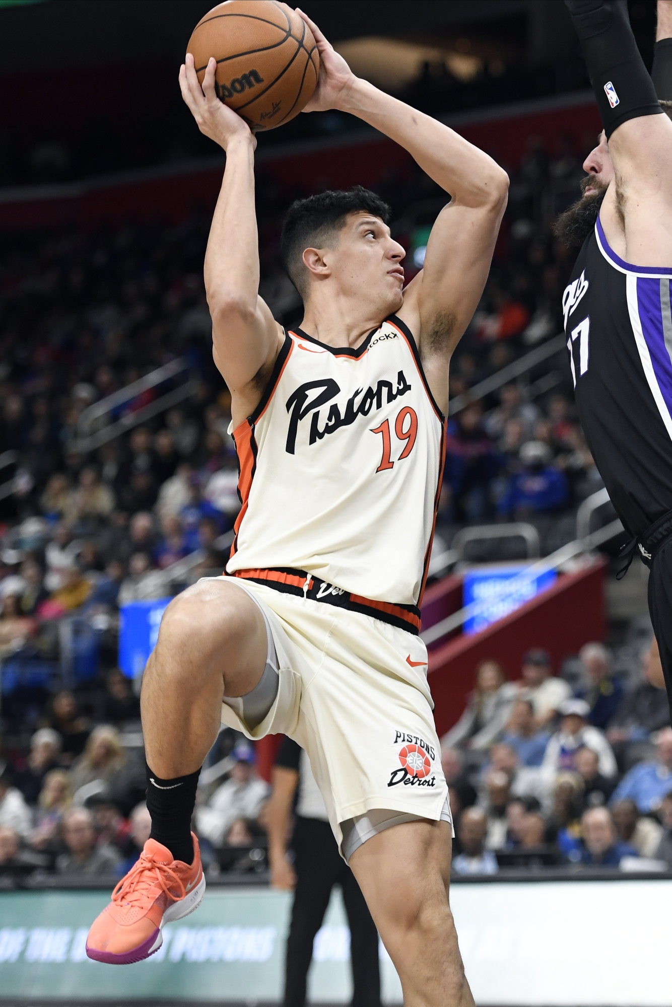 Detroit Pistons forward Simone Fontecchio goes up to shoot during the second half of an NBA basketball game against the Sacramento Kings, Monday, April 7, 2025, in Detroit. (AP Photo/Jose Juarez)

Associated Press/LaPresse