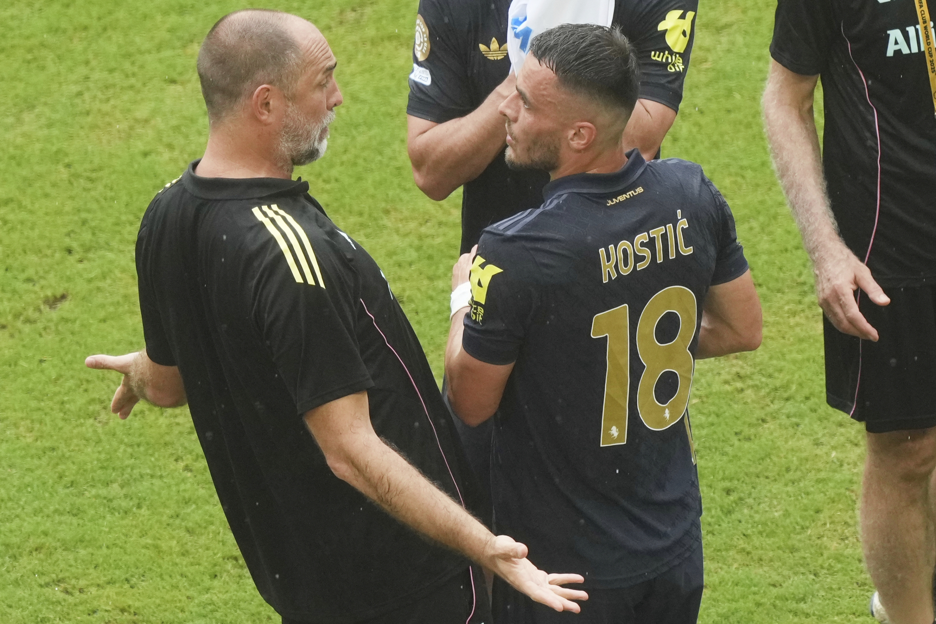 Juventus manager Igor Tudor speaks with Filip Kostic (18) during a water break in the Club World Cup round of 16 soccer match between Real Madrid and Juventus in Miami Gardens, Fla., Tuesday, July 1, 2025. (AP Photo/Marta Lavandier)