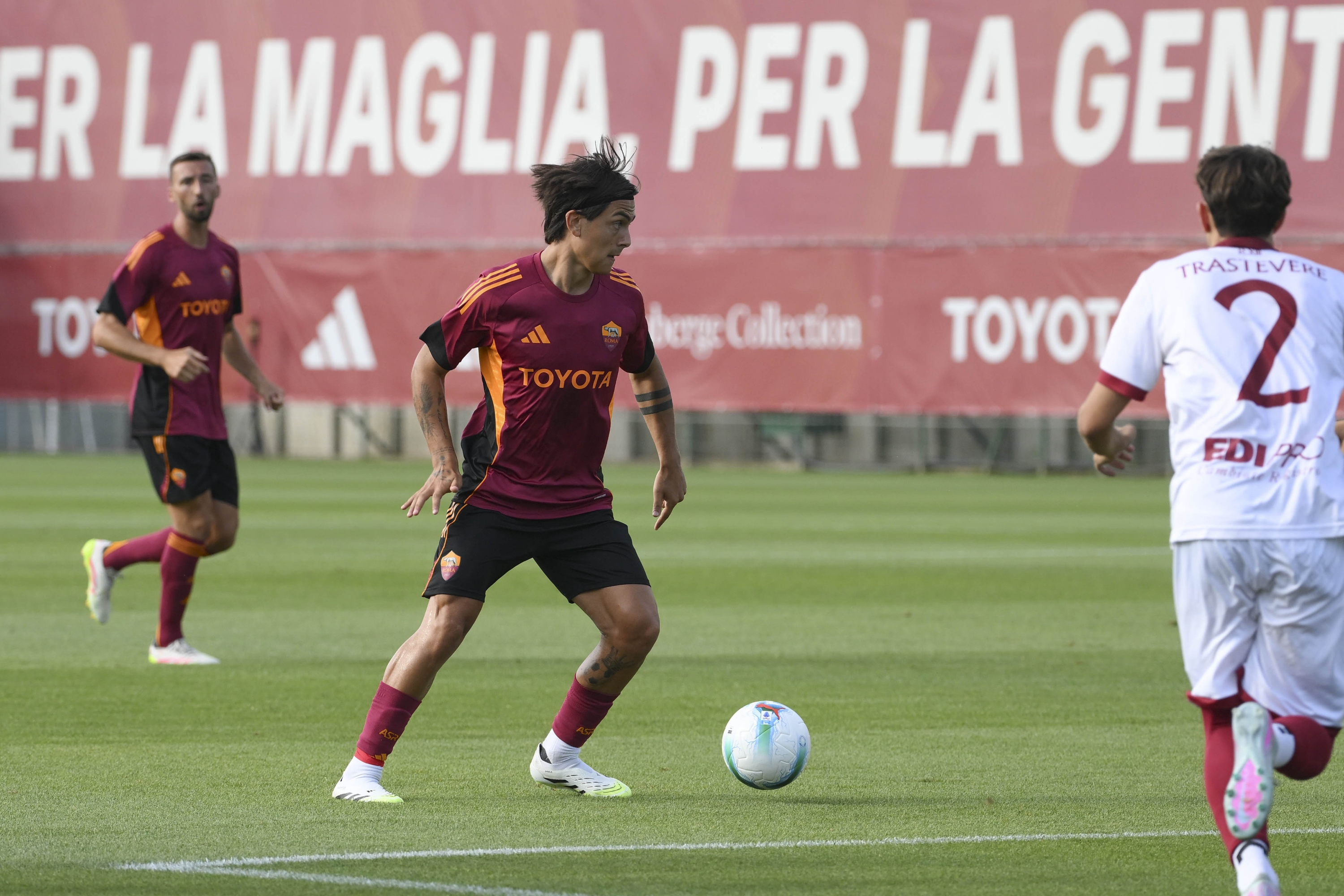 Roma, Dybala subito in cattedra. Bene Koné nel 14-0 al Trastevere ...