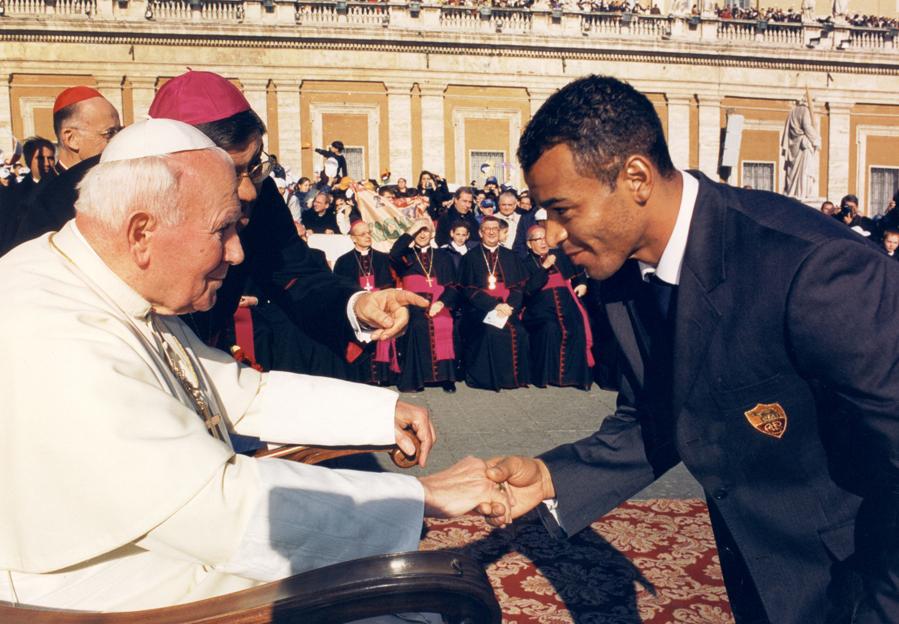Cafu with Pope John Paul II