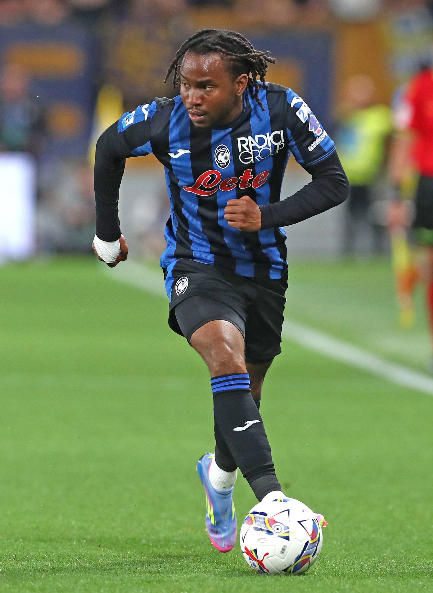 Ademola Lookman durante una partita