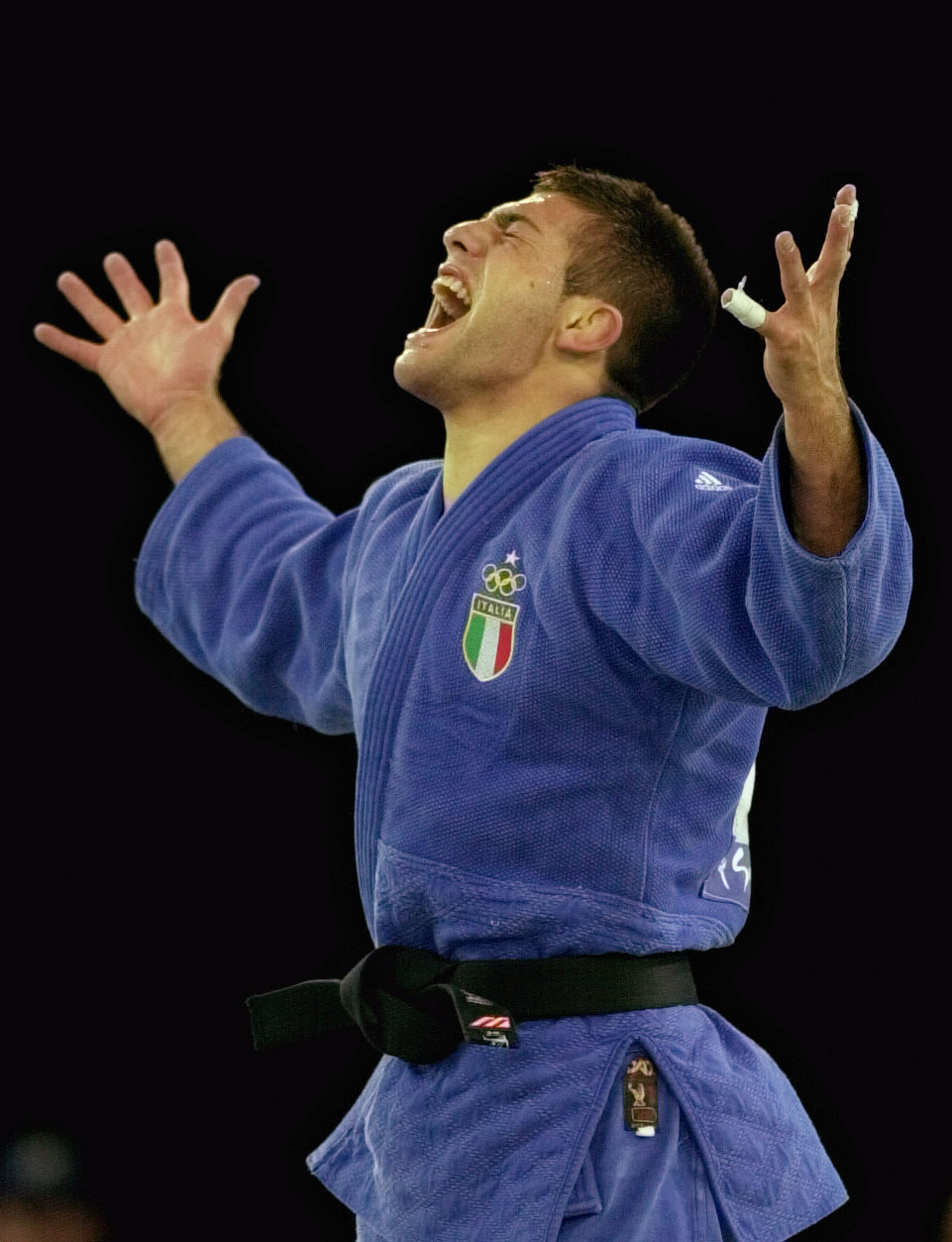 Italian Giuseppe Maddaloni reacts after he won the men's judo 73kg final at the Sydney Summer Olympics, Monday, September 18, 2000. (AP Photo/Luca Bruno)