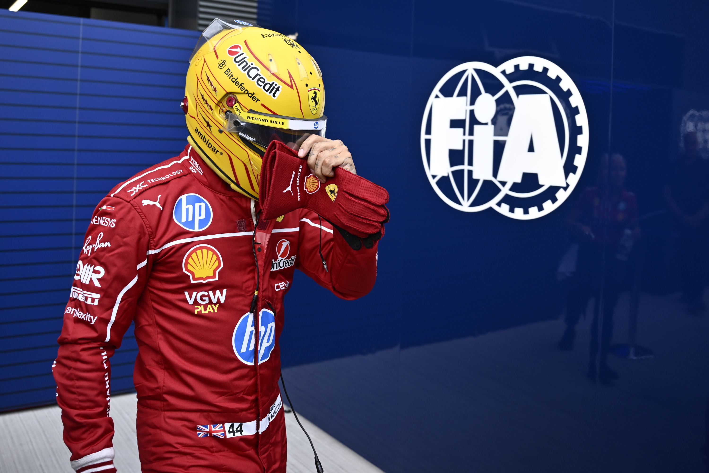 Ferrari driver Lewis Hamilton of Britain walks back to his pits after failing to complete during the qualifying session for the Hungarian Formula One Grand Prix at the Hungaroring racetrack in Mogyorod, Hungary, Saturday, Aug. 2, 2025. (AP Photo/Denes Erdos) Associated Press/LaPresse