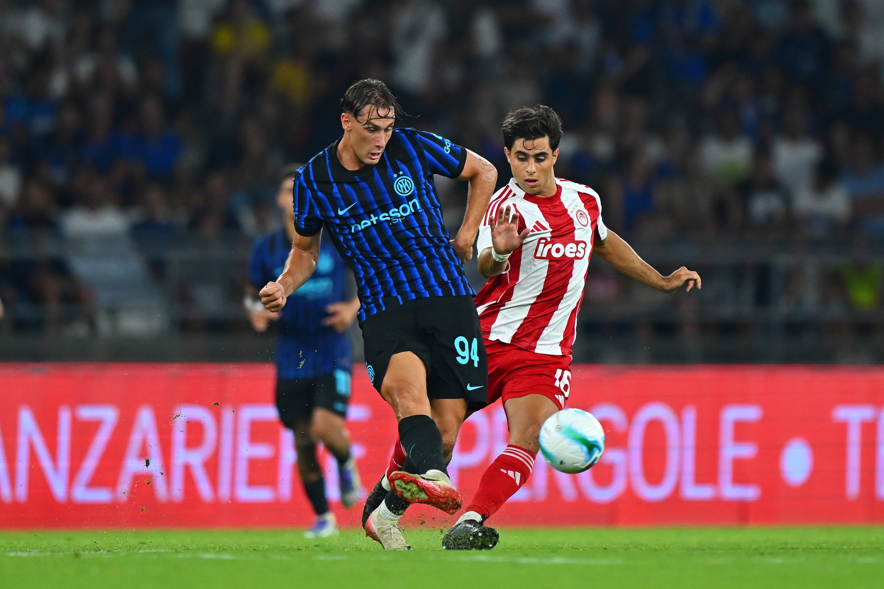 Pio Esposito of FC Internazionale evades challenge from Lorenzo Scipioni of Olympiacos FC during the Pre-Season friendly match between FC Internazionale and Olympiacos FC at Stadio San Nicola on August 16, 2025 in Bari, Italy. (Photo by Mattia Pistoia - Inter/Inter via Getty Images)