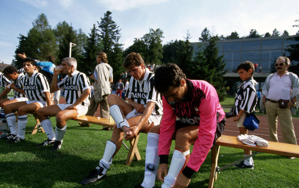 TURIN, ITALY: Juventus player Michelangelo Rampulla with teammates during a friendly match on 1992, in Turin, Italy. (Photo by Juventus FC - Archive/Juventus FC via Getty Images)