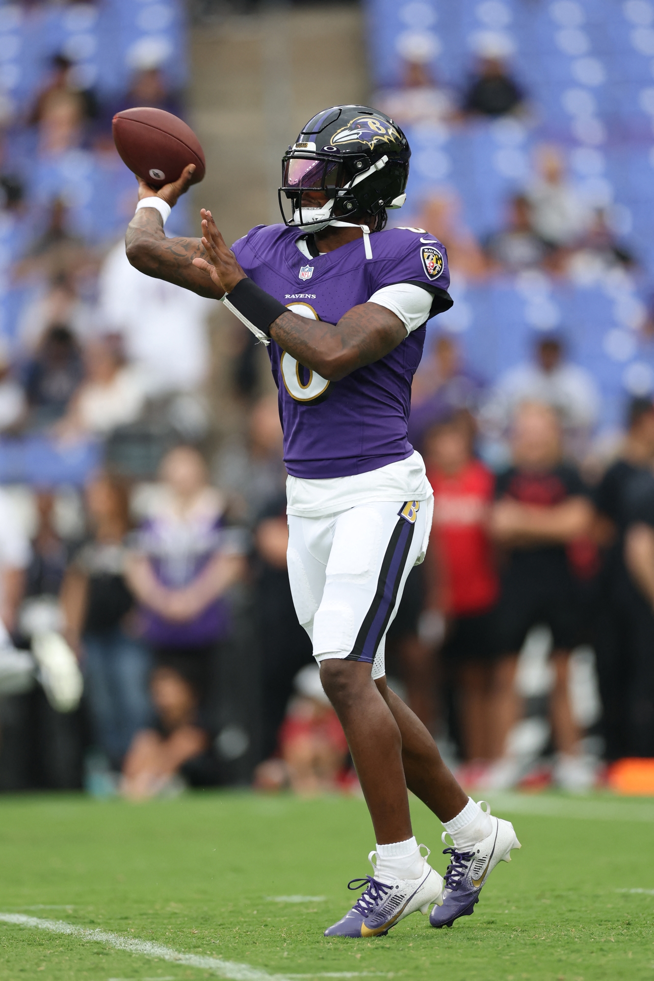 Quarterback Lamar Jackson #8 of the Baltimore Ravens throws the ball in warmups during the NFL Preseason 2025 game between Indianapolis Colts and Baltimore Ravens at M&T Bank Stadium on August 7, 2025 in Baltimore, Maryland. Patrick Smith/Getty Images/AFP (Photo by Patrick Smith / GETTY IMAGES NORTH AMERICA / Getty Images via AFP)