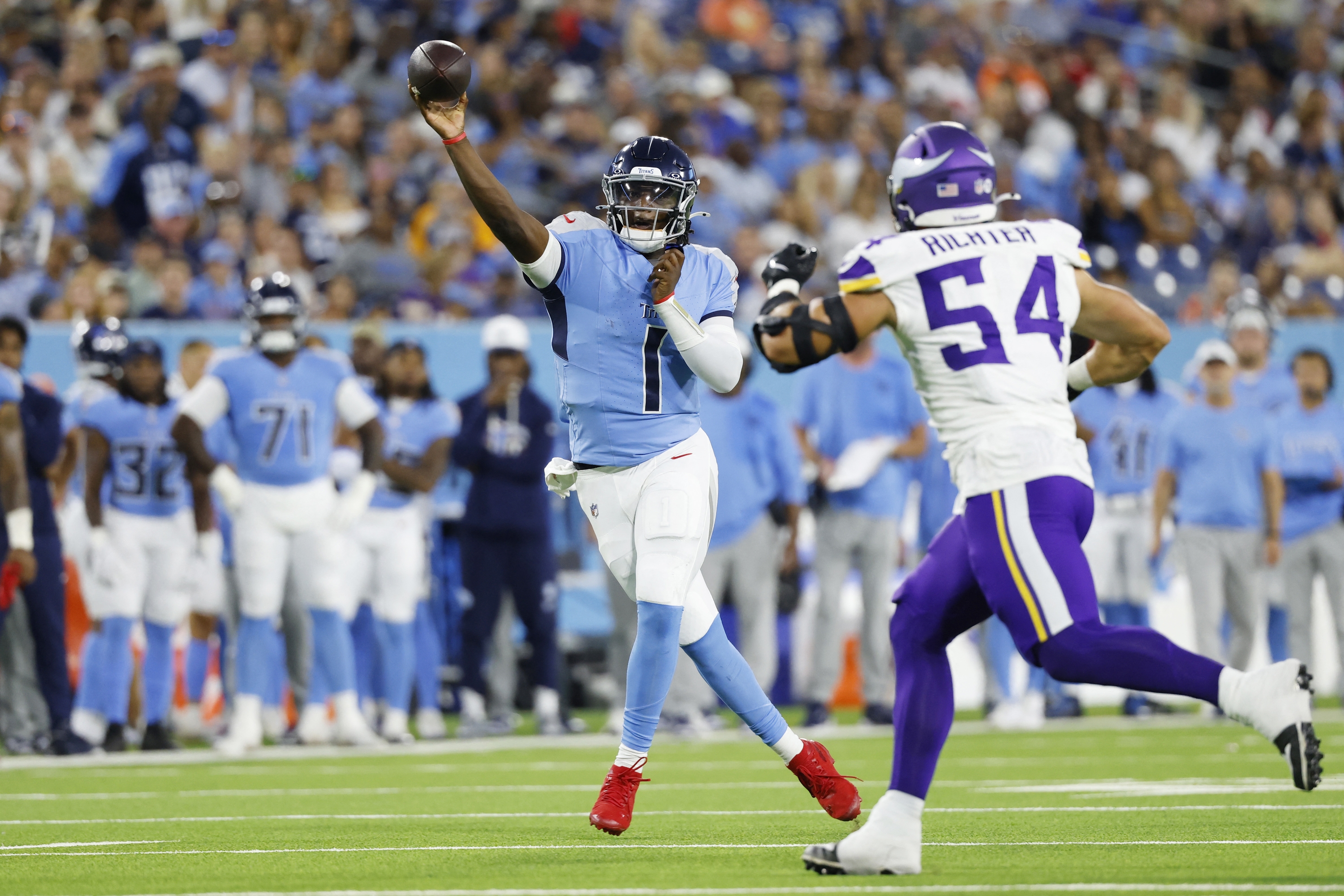 Cam Ward #1 of the Tennessee Titans drops back to throw a pass during the first half of the NFL Preseason 2025 game against the Minnesota Vikings at Nissan Stadium on August 22, 2025 in Nashville, Tennessee. Johnnie Izquierdo/Getty Images/AFP (Photo by Johnnie Izquierdo / GETTY IMAGES NORTH AMERICA / Getty Images via AFP)