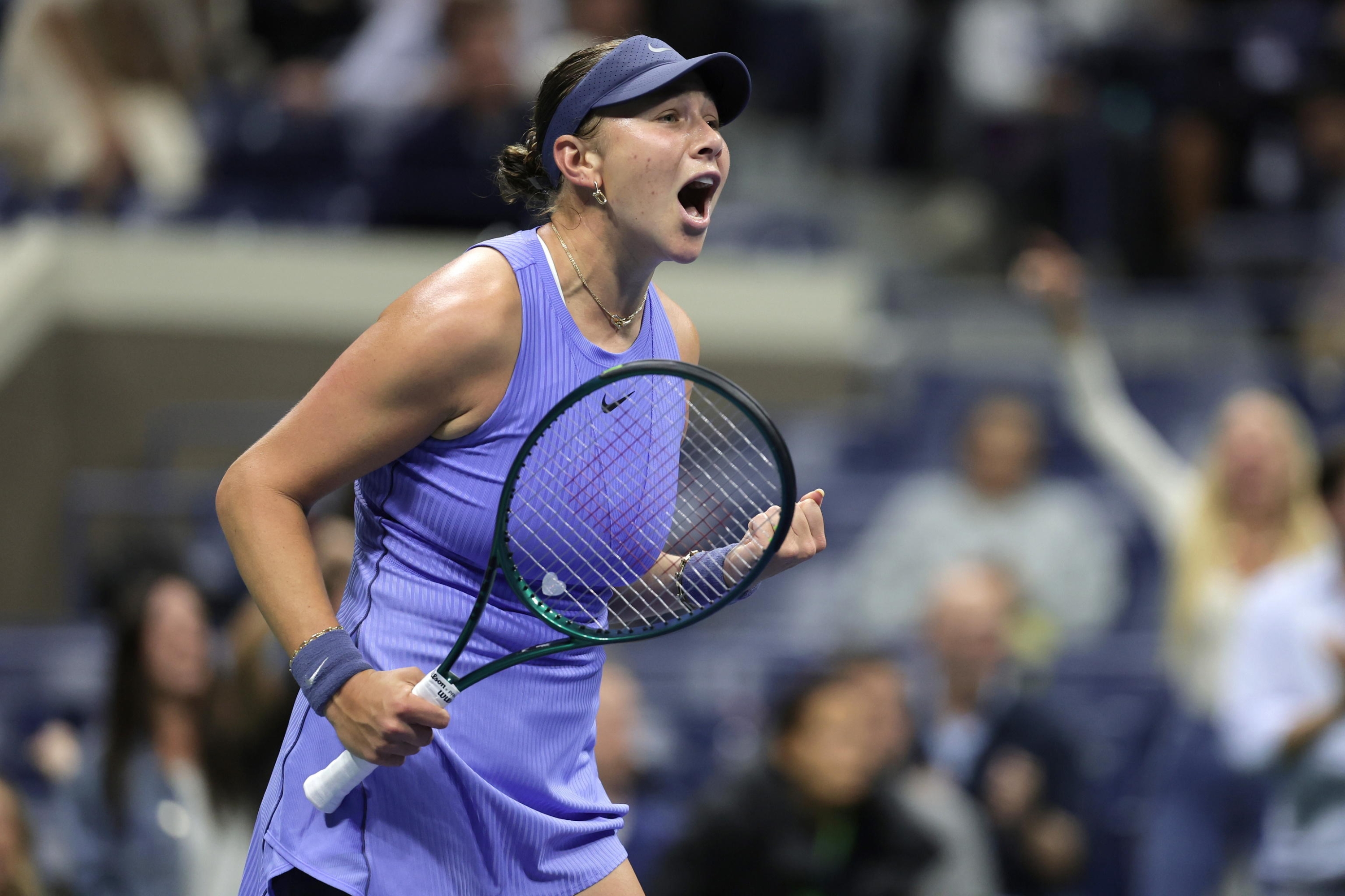 epa12353815 Amanda Anisimova of the USA reacts after winning match point against Naomi Osaka of Japan during the women’s singles semifinals during the US Open Tennis Championships at the USTA Billie Jean King National Tennis Center in Flushing Meadows, New York, USA, 04 September 2025. The US Open tournament runs from 24 August through 07 September. EPA/CRISTOBAL HERRERA-ULASHKEVICH