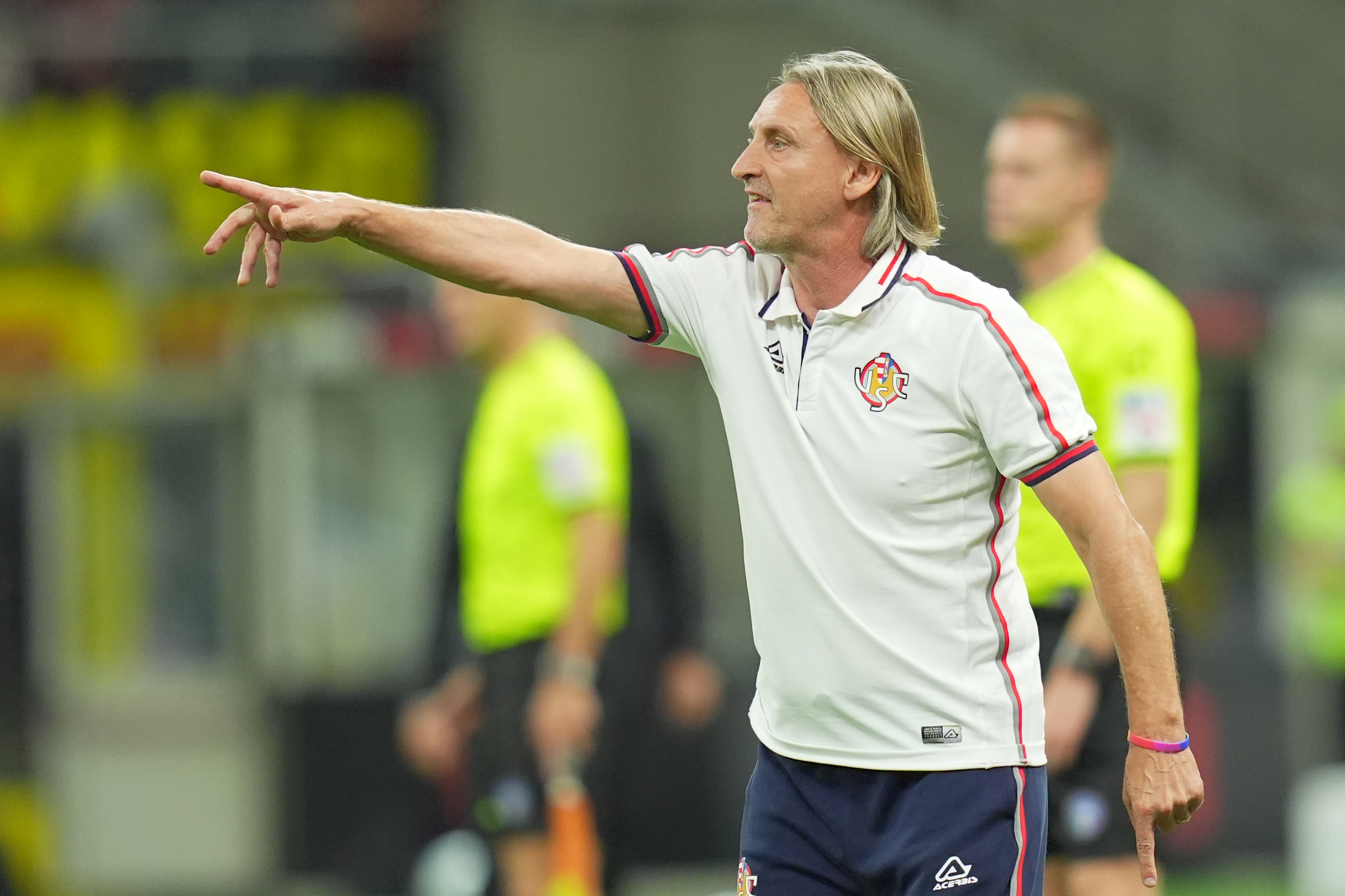 Davide Nicola coaching Cremonese