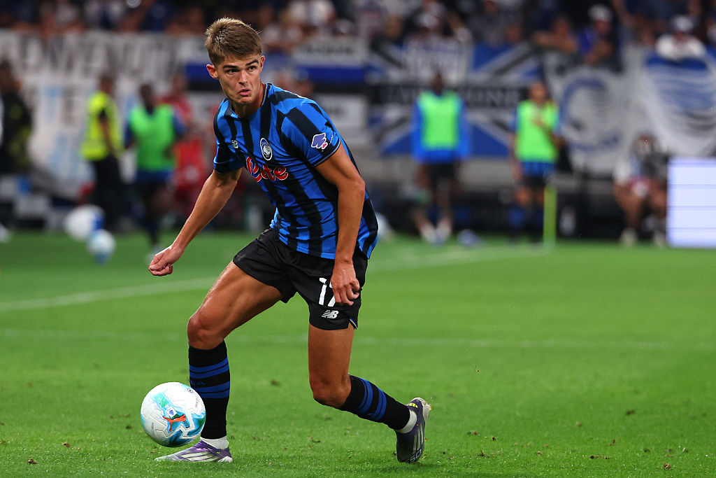  Charles De Ketelaere of Atalanta runs with the ball during the Serie A match between Atalanta BC and Pisa SC at Gewiss Stadium on August 24, 2025 in Bergamo, Italy. (Photo by Francesco Scaccianoce/Getty Images)