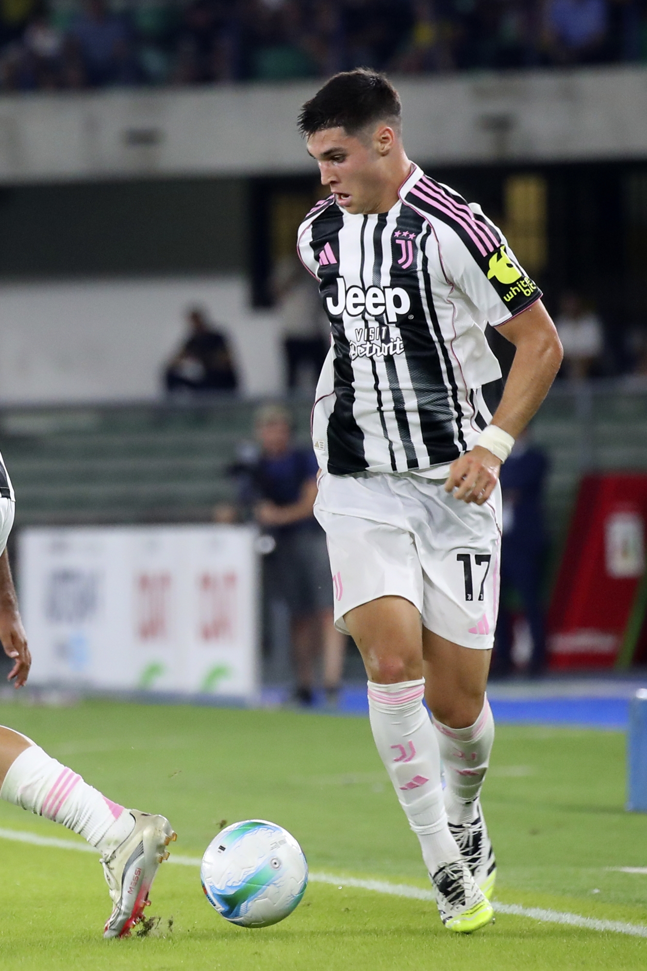 Juventus' Vasilije Adzic during the Serie A soccer match between Hellas Verona and Juventus at the Bentegodi Stadium in Verona, north west Italy - Saturday, September 20, 2025. Sport - Soccer . (Photo by Paola Garbuioi/Lapresse)