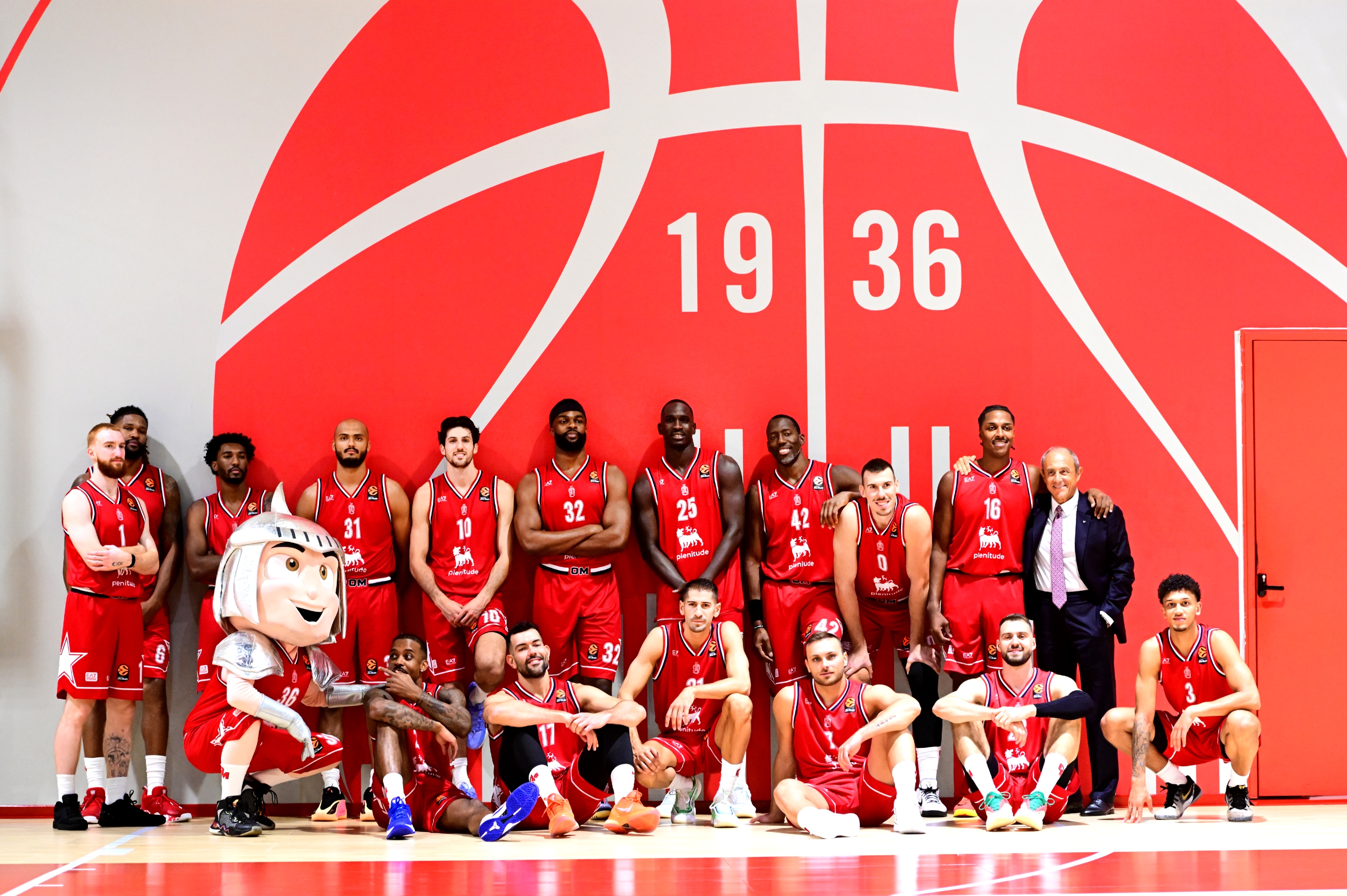 Игроки и тренер EA7 Emporio Armani Milan