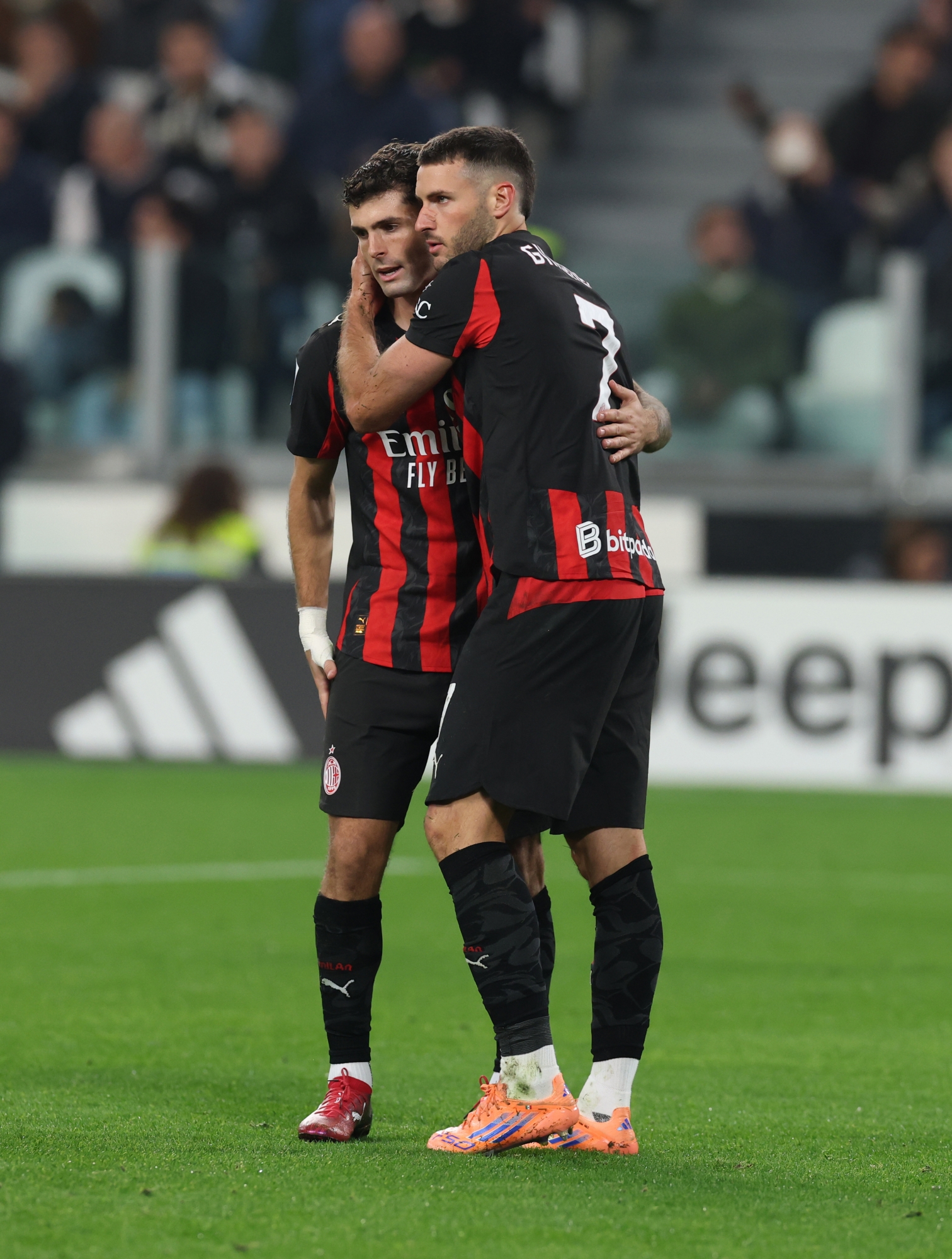 Christian Pulisic of AC Milan reacts with Santiago Gimenez during the Serie A match between Juventus FC and AC Milan at Allianz Stadium on October 05, 2025 in Turin, Italy. (Photo by Claudio Villa/AC Milan via Getty Images)
