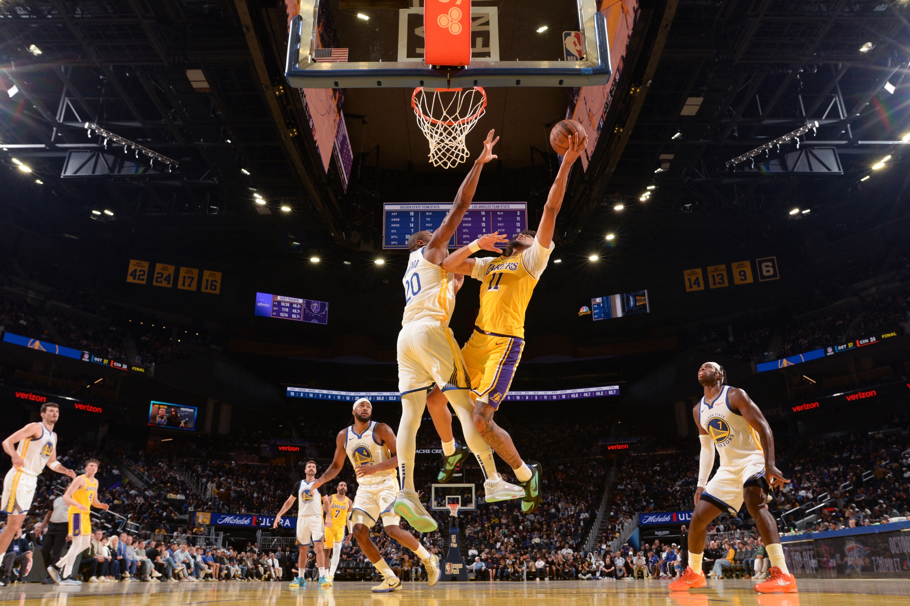  Jaxson Hayes #11 of the Los Angeles Lakers drives to the basket during the game against the Golden State Warriors on October 5, 2025 at Chase Center in San Francisco, California. NOTE TO USER: User expressly acknowledges and agrees that, by downloading and or using this photograph, user is consenting to the terms and conditions of Getty Images License Agreement. Mandatory Copyright Notice: Copyright 2025 NBAE   Noah Graham/NBAE via Getty Images/AFP (Photo by Noah Graham / NBAE / Getty Images / Getty Images via AFP)