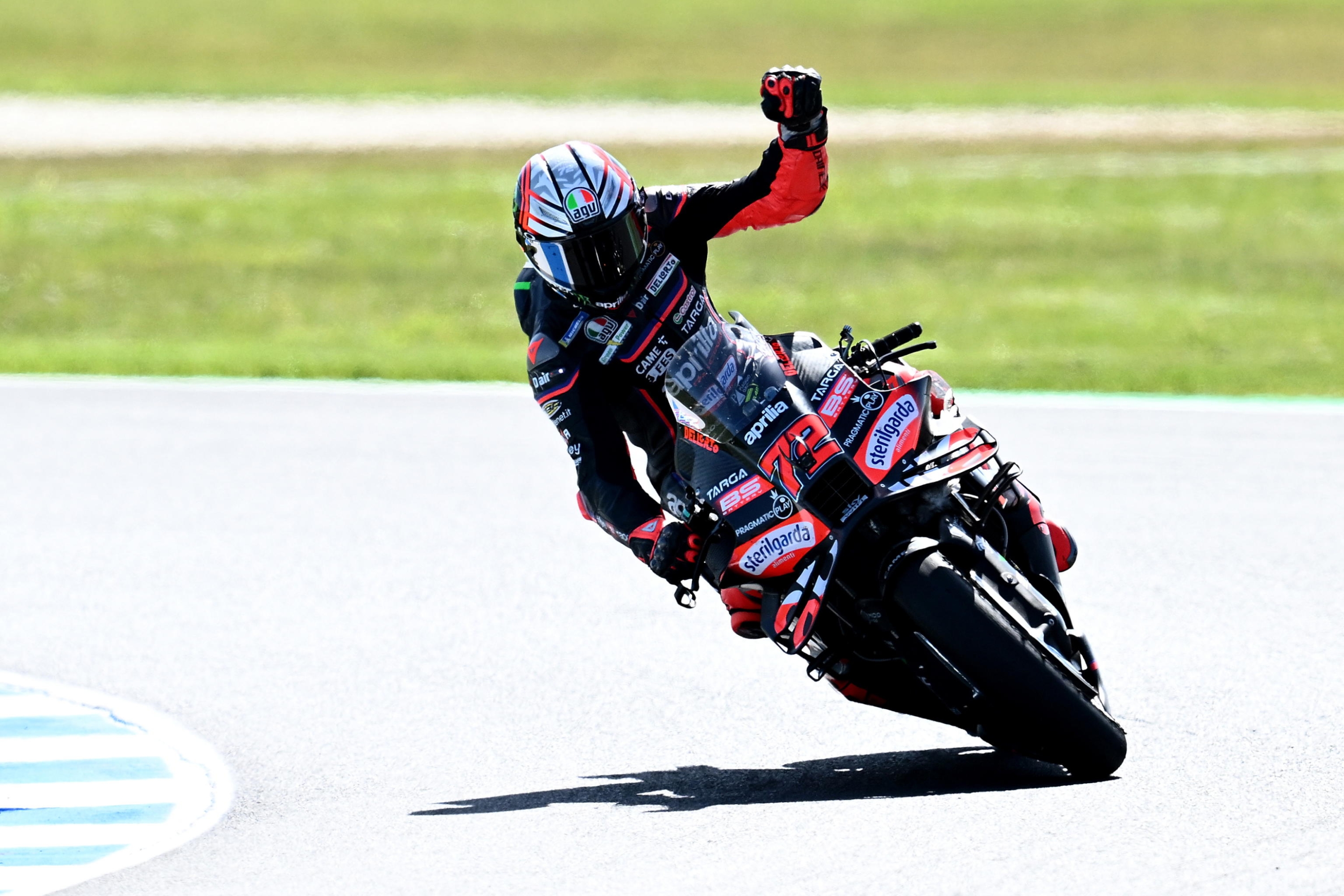 epa12461746 Marco Bezzecchi of Italy for Aprilia Racing celebrates winning the MotoGP Sprint Race of the the 2025 Australian Motorcycle Grand Prix at Phillip Island Grand Prix Circuit in Phillip Island, Australia, 18 October 2025. EPA/JOEL CARRETT NO ARCHIVING, EDITORIAL USE ONLY AUSTRALIA AND NEW ZEALAND OUT