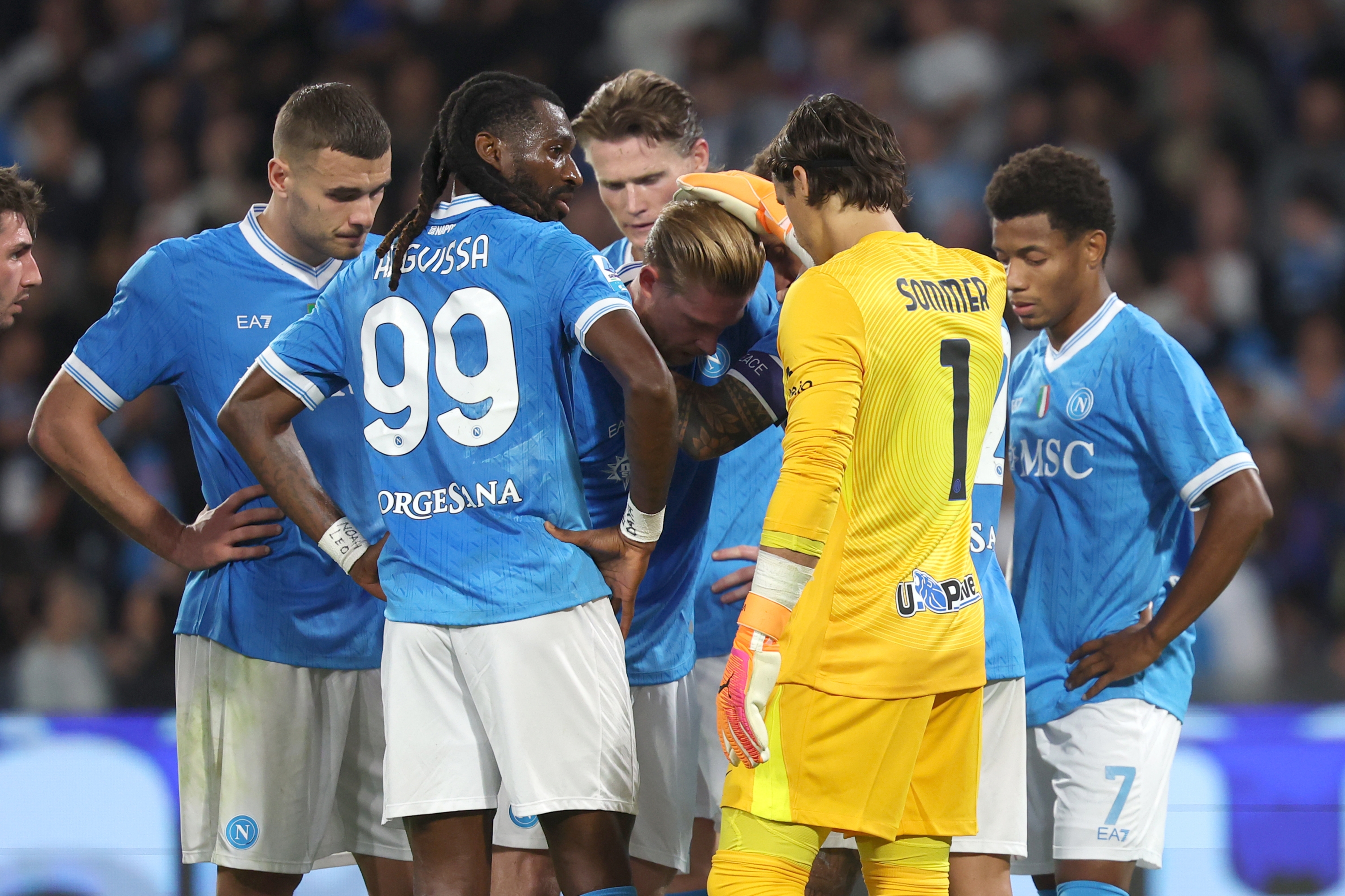 Napoliâ&#128;&#153;s Kevin De Bruyne Injured  during the Serie A soccer match between Napoli and Inter  at the Diego Armando Maradona Stadium in Naples, southern italy - Saturday , October 25 , 2025. Sport - Soccer .  (Photo by Alessandro Garofalo/LaPresse)