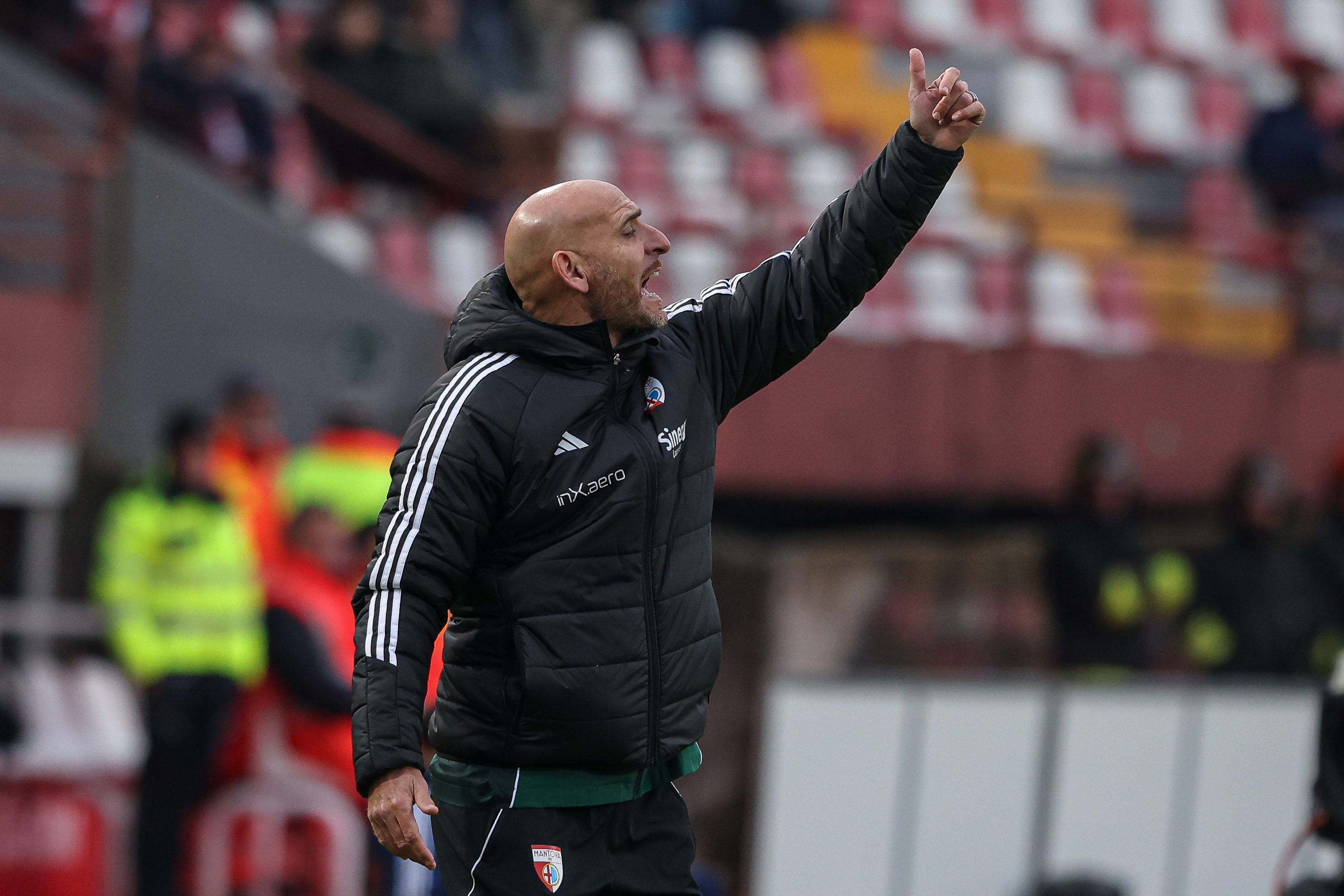 Davide Possanzini (Head Coach Mantova 1911) durante la partita di Serie B tra Mantova e Spezia allo stadio Danilo Martelli Pata Stadium di Mantova, Italia - Domenica 23 Novembre 2025. Sport - Calcio. (Foto di Stefano Nicoli/Lapresse)