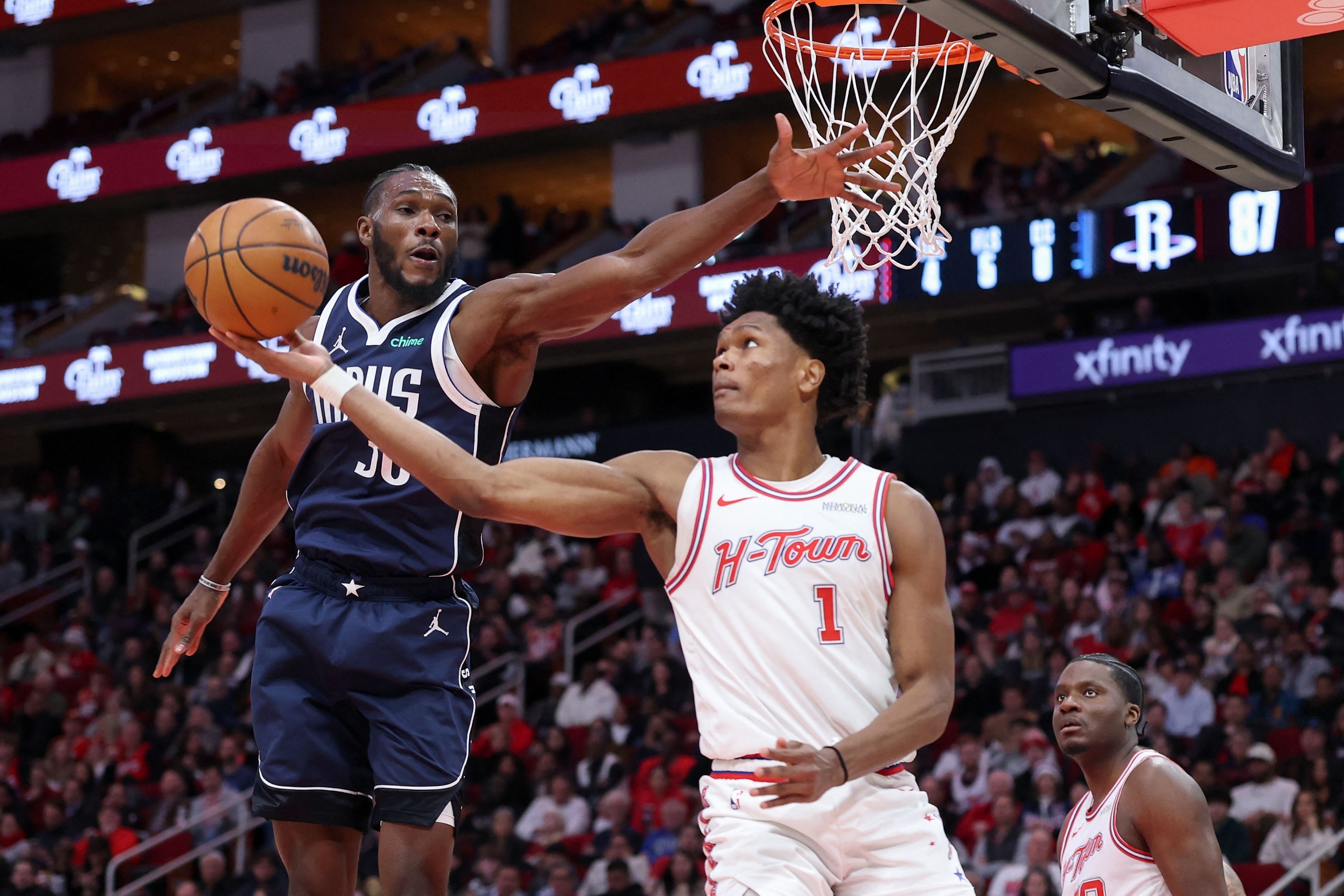  Moussa Cisse #30 of the Dallas Mavericks defends a shot by Amen Thompson #1 of the Houston Rockets in the second half at Toyota Center on January 31, 2026 in Houston, Texas. NOTE TO USER: User expressly acknowledges and agrees that, by downloading and or using this photograph, User is consenting to the terms and conditions of the Getty Images License Agreement.   Tim Warner/Getty Images/AFP (Photo by Tim Warner / GETTY IMAGES NORTH AMERICA / Getty Images via AFP)
