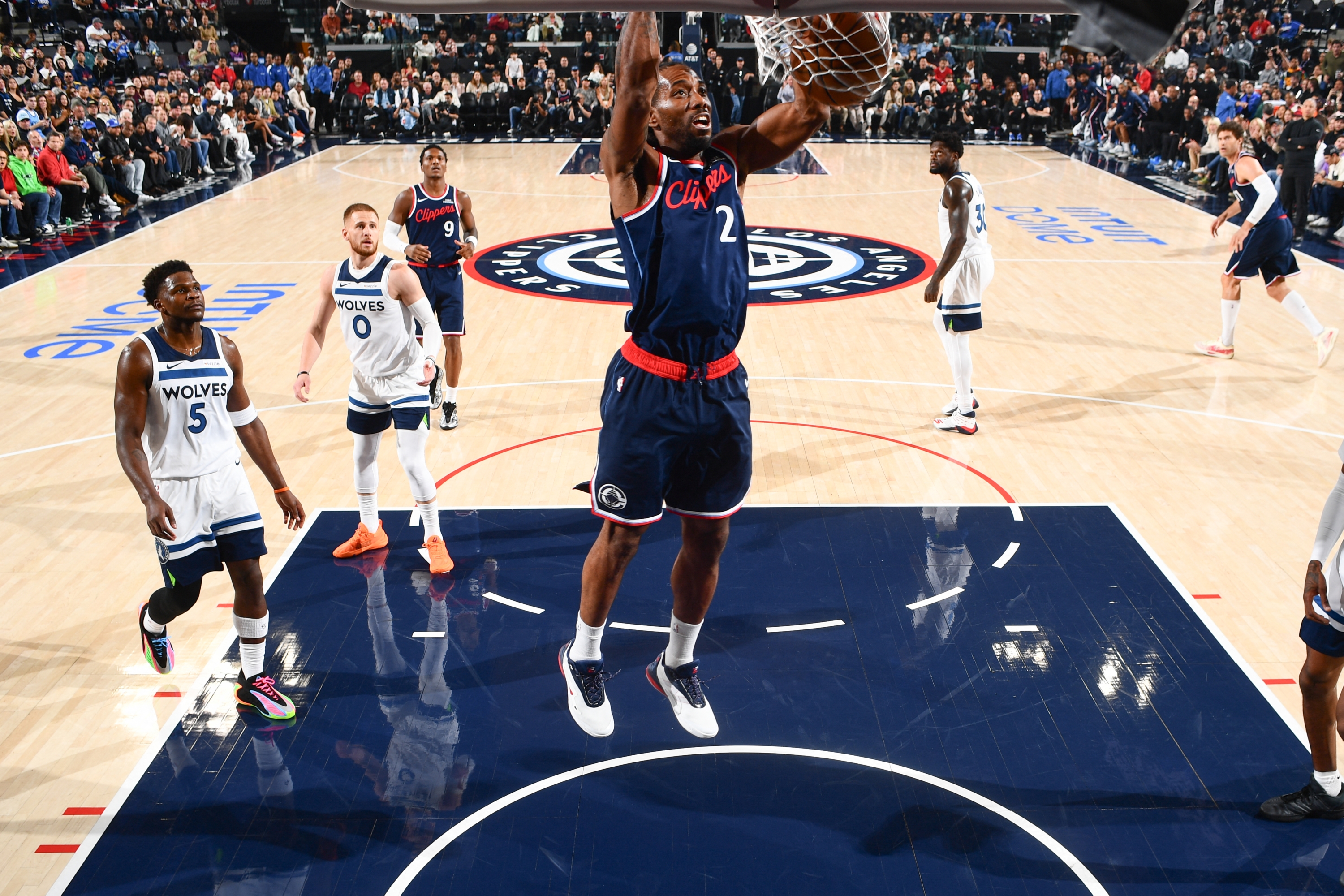  Kawhi Leonard #2 of the LA Clippers dunks the ball during the game against the Minnesota Timberwolves on March 11, 2026 at Intuit Dome in Los Angeles, California. NOTE TO USER: User expressly acknowledges and agrees that, by downloading and/or using this Photograph, user is consenting to the terms and conditions of the Getty Images License Agreement. Mandatory Copyright Notice: Copyright 2026 NBAE   Juan Ocampo/NBAE via Getty Images/AFP (Photo by Juan Ocampo / NBAE / Getty Images / Getty Images via AFP)