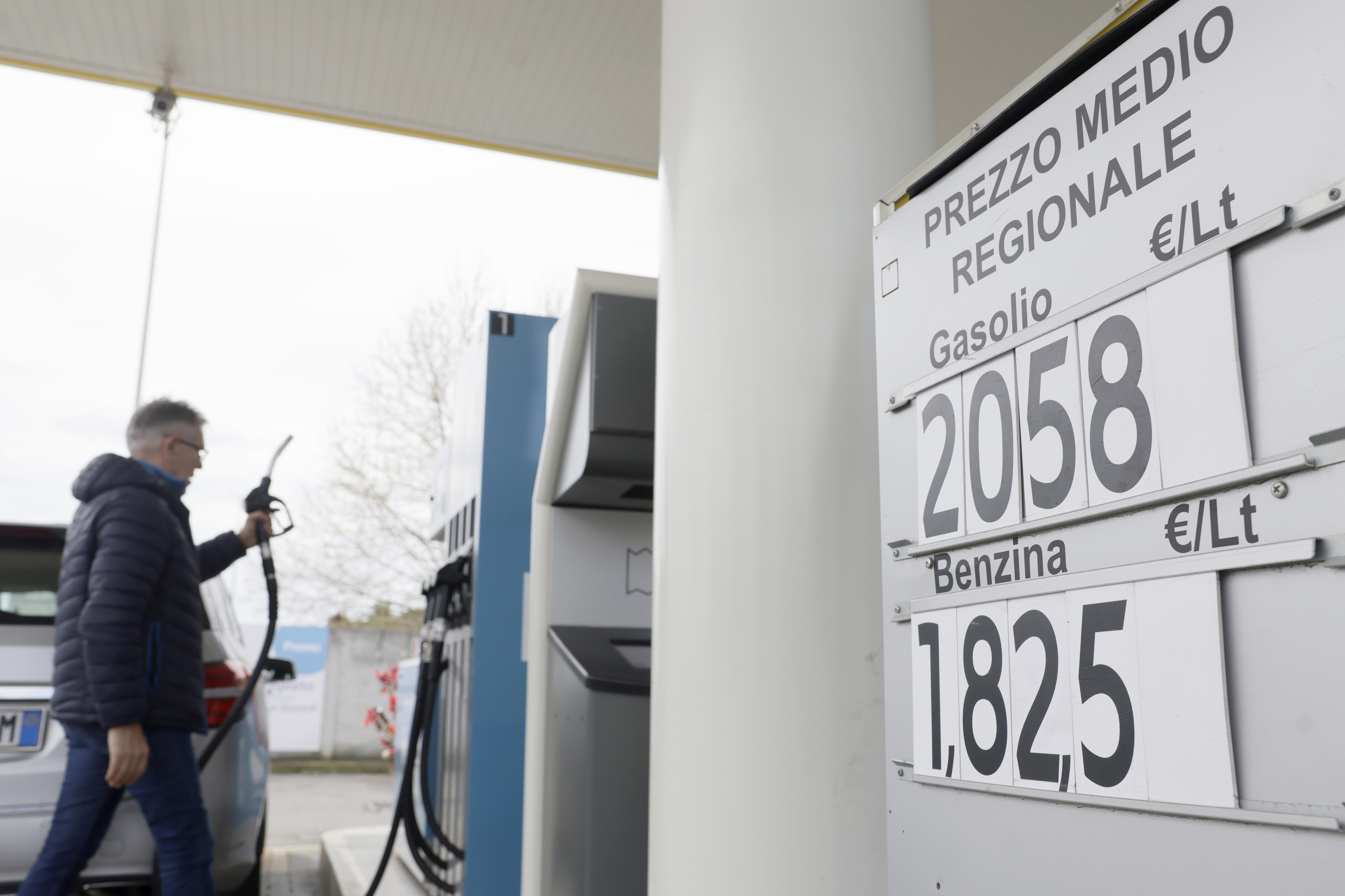 Taglio Accise Carburanti 2026 News Prezzi diesel e benzina. Taglio delle accise deciso dal governo